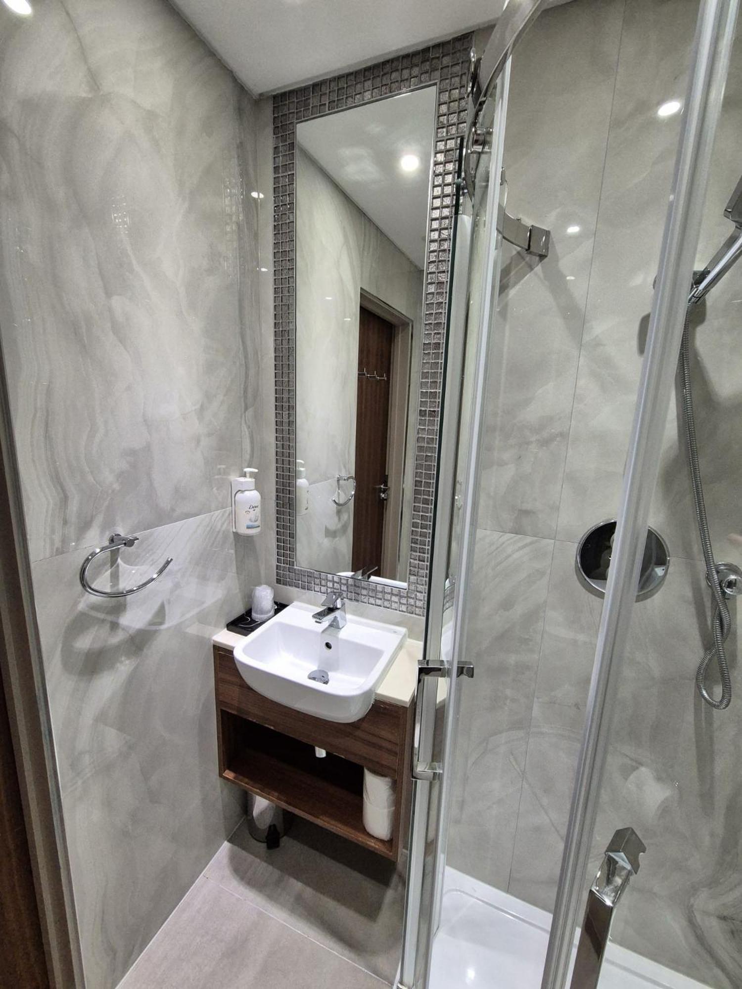 London Court Hotel Luaran gambar