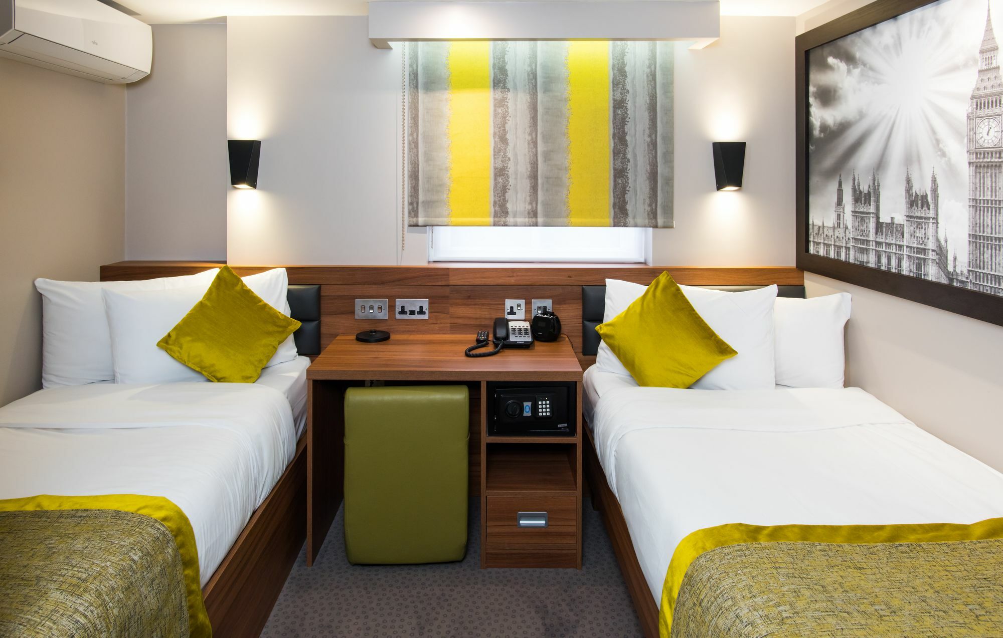 London Court Hotel Luaran gambar